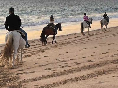 Paseo-a-caballo-por-faro-de-trafalgar